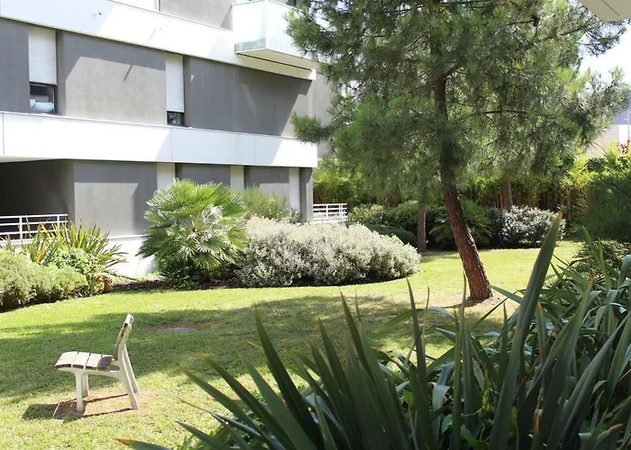 Moderne 4 Pers Au Centre De Avec Terrasse Et Garage, Proche Et Commerces - Fr-1-245-162 Apartment